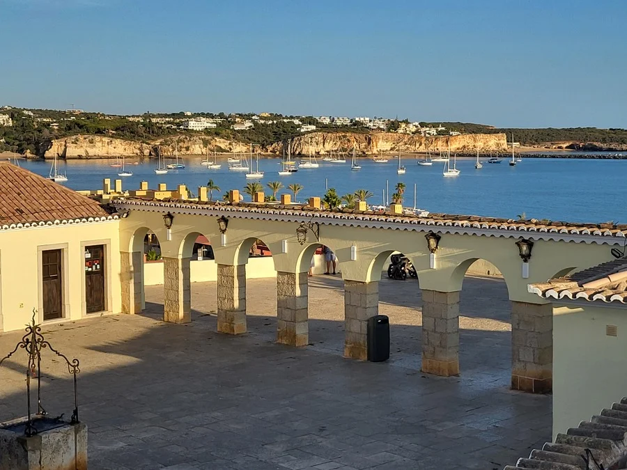 How to get to Portimão?